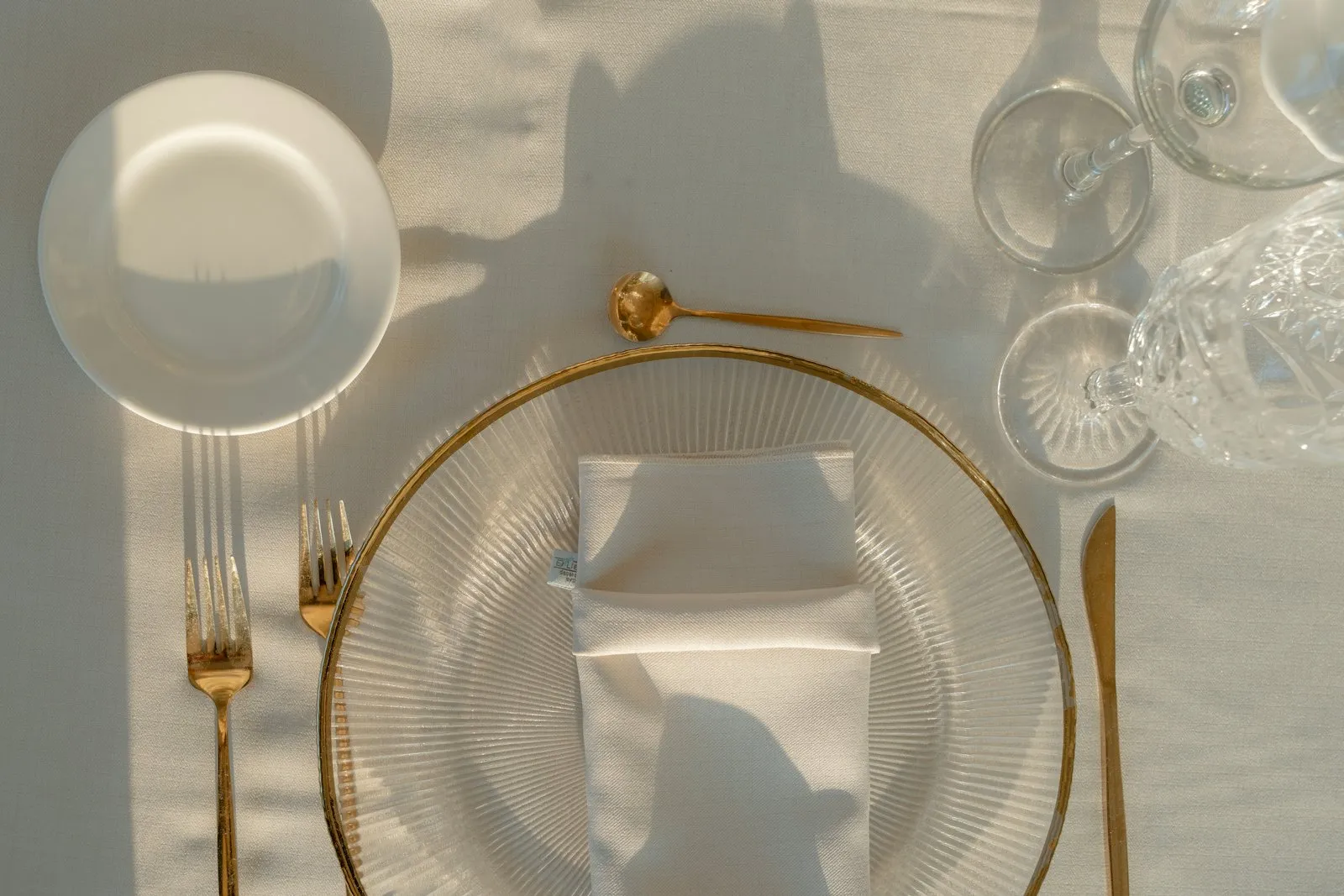Gold charger place setting
